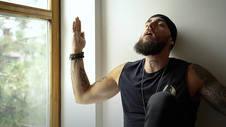 DPillz cherche la « Guérison » à travers un rap bouleversant…