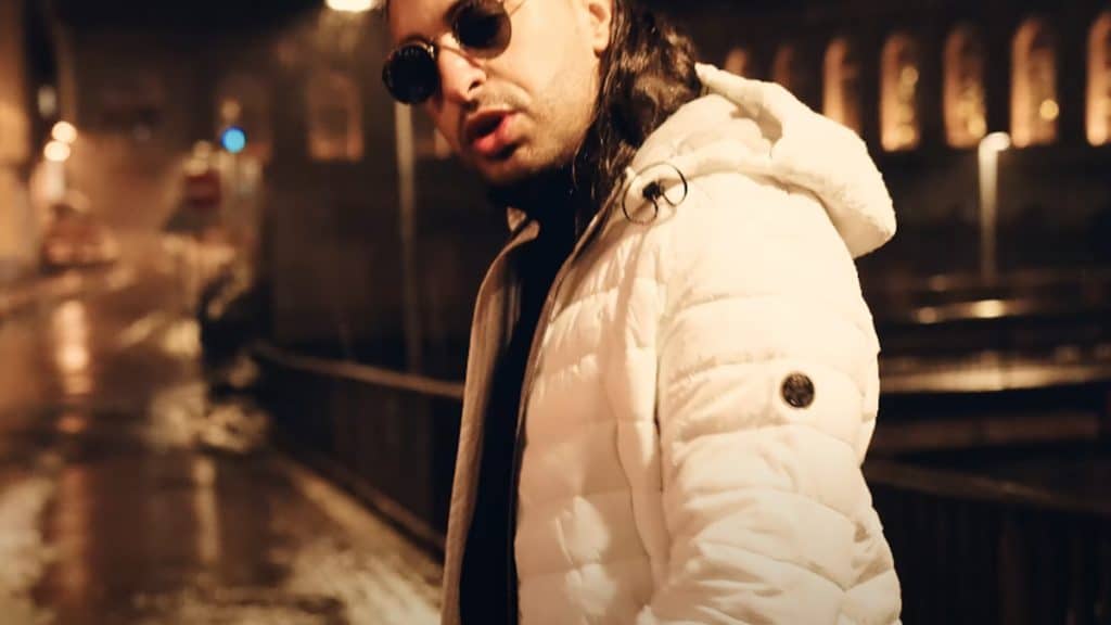 photo de Traffy rappe sous la pluie pour son nouveau clip « Lutèce »