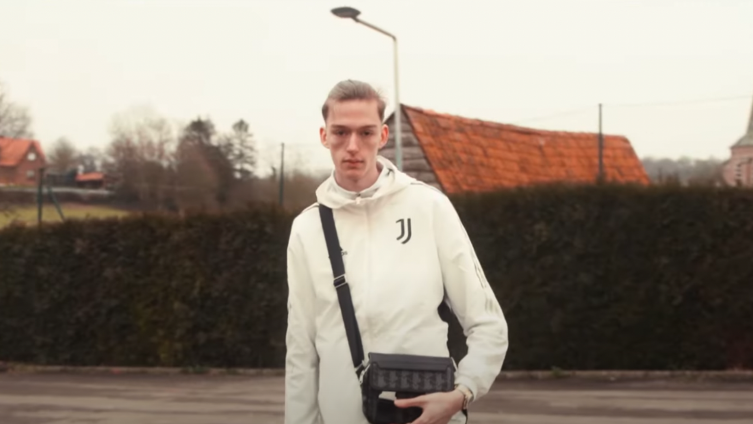 Découvrez « Je me rappel », le nouveau clip de Lil Van Dort photo de Découvrez « Je me rappel », le nouveau clip de Lil Van Dort