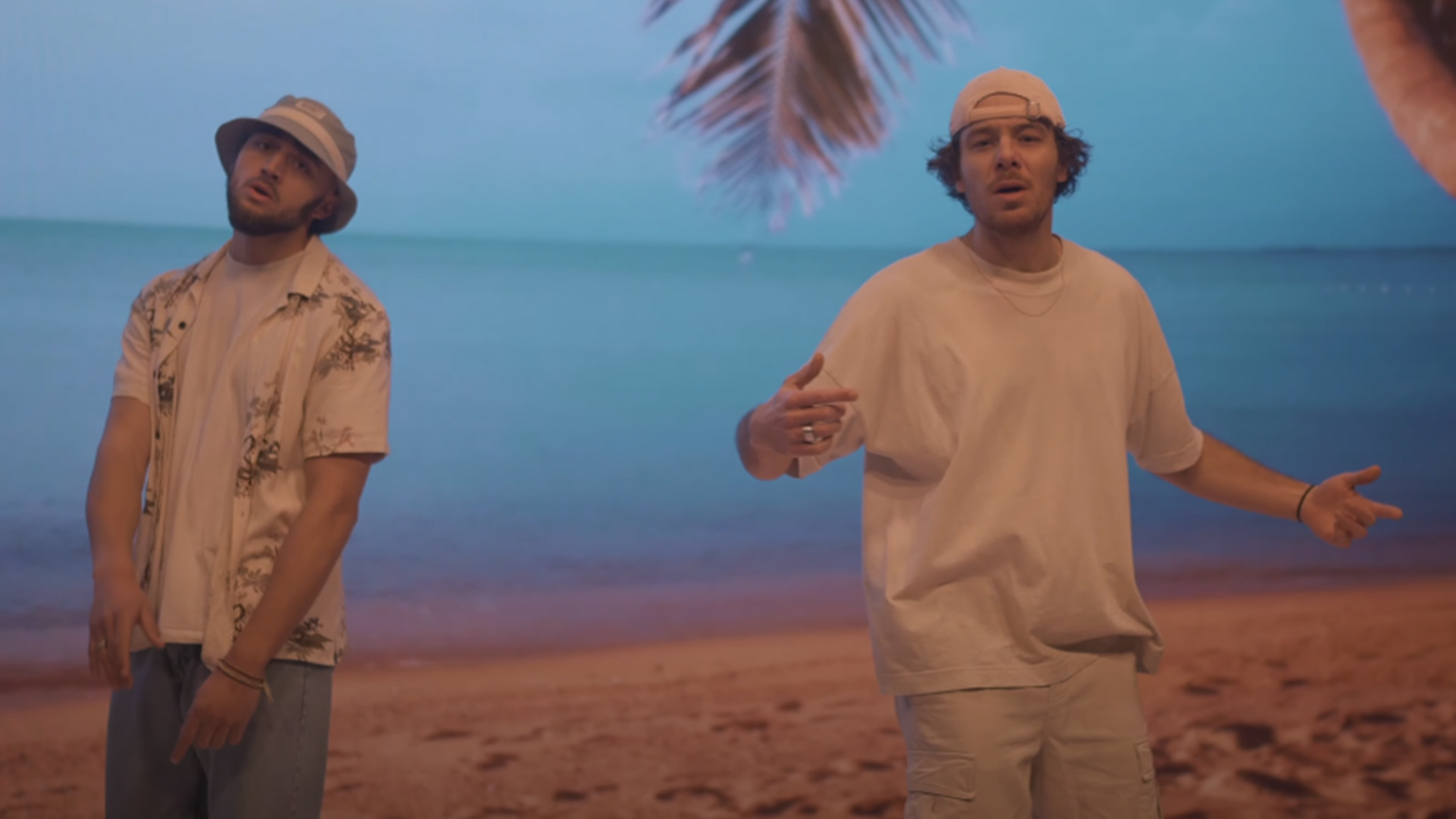 Découvrez le rap mielleux de Bleu avec leur nouveau clip, « Honey » photo de Découvrez le rap mielleux de Bleu avec leur nouveau clip, « Honey »