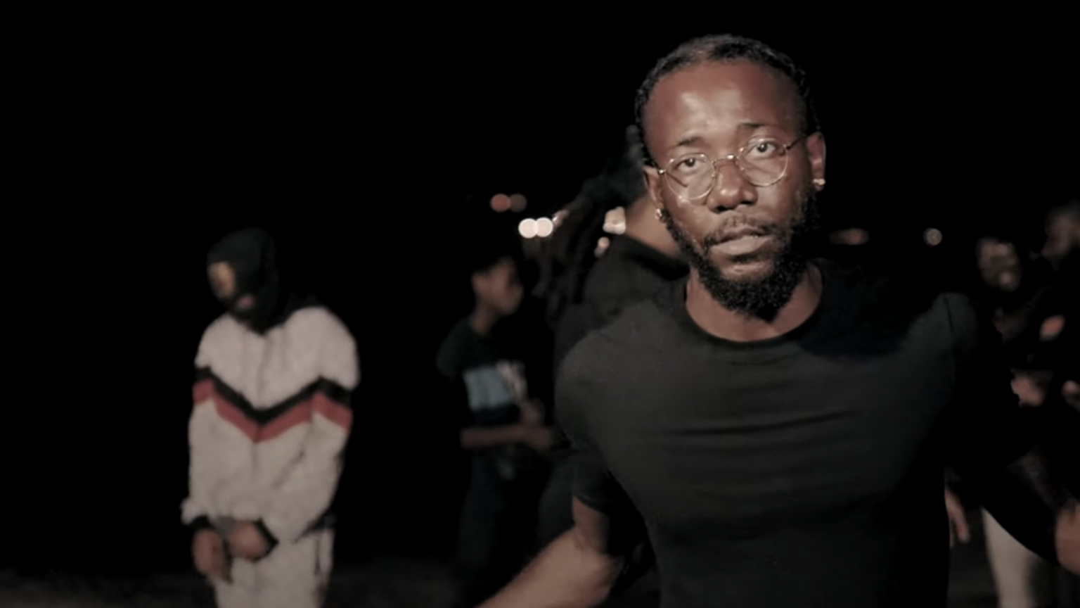 BonsoirJeecy ne pense pas au « Lendemain » dans son nouveau clip photo BonsoirJeecy ne pense pas au « Lendemain » dans son nouveau clip