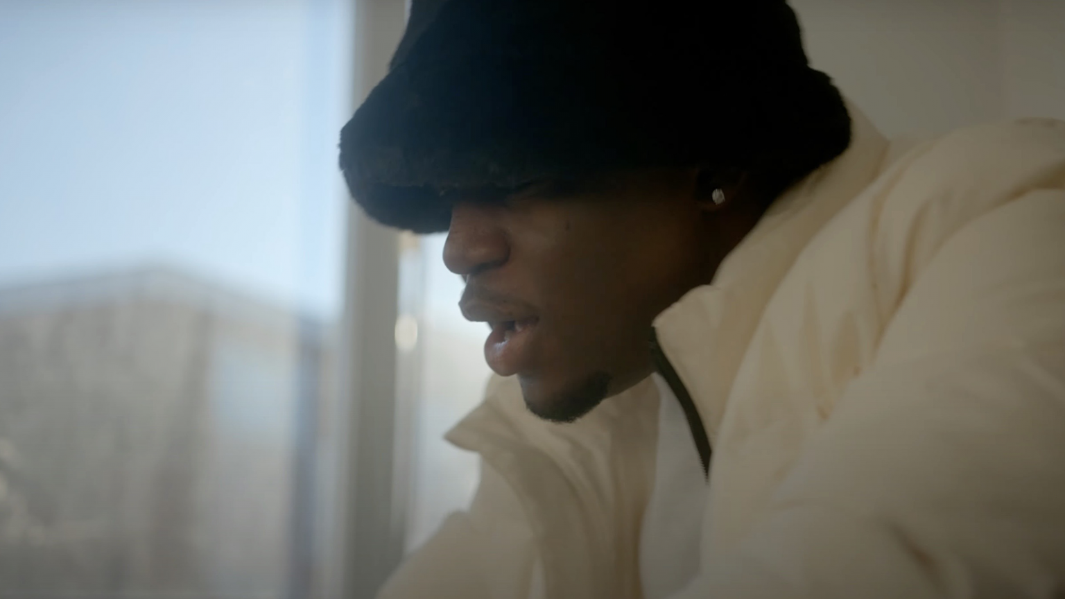 Jobee lance l’Emo-drill avec son nouveau clip « Intro » photo Jobee lance l'Emo-drill avec son nouveau clip « Intro »