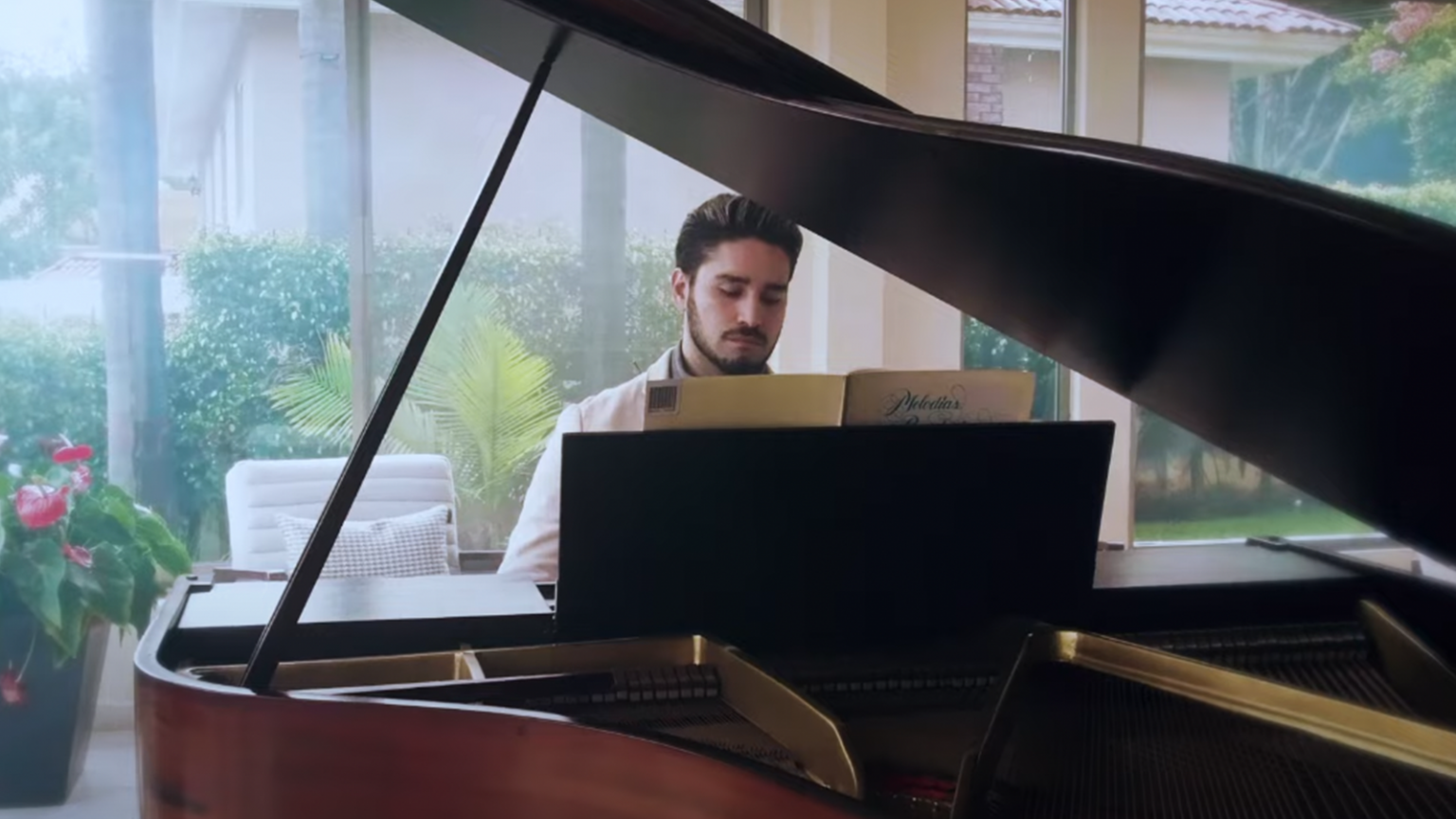 Abus 2 Confiance nous met des étoiles plein les yeux avec son nouveau clip « For you my love » photo de Abus 2 Confiance nous met des étoiles plein les yeux avec son nouveau clip For you my love