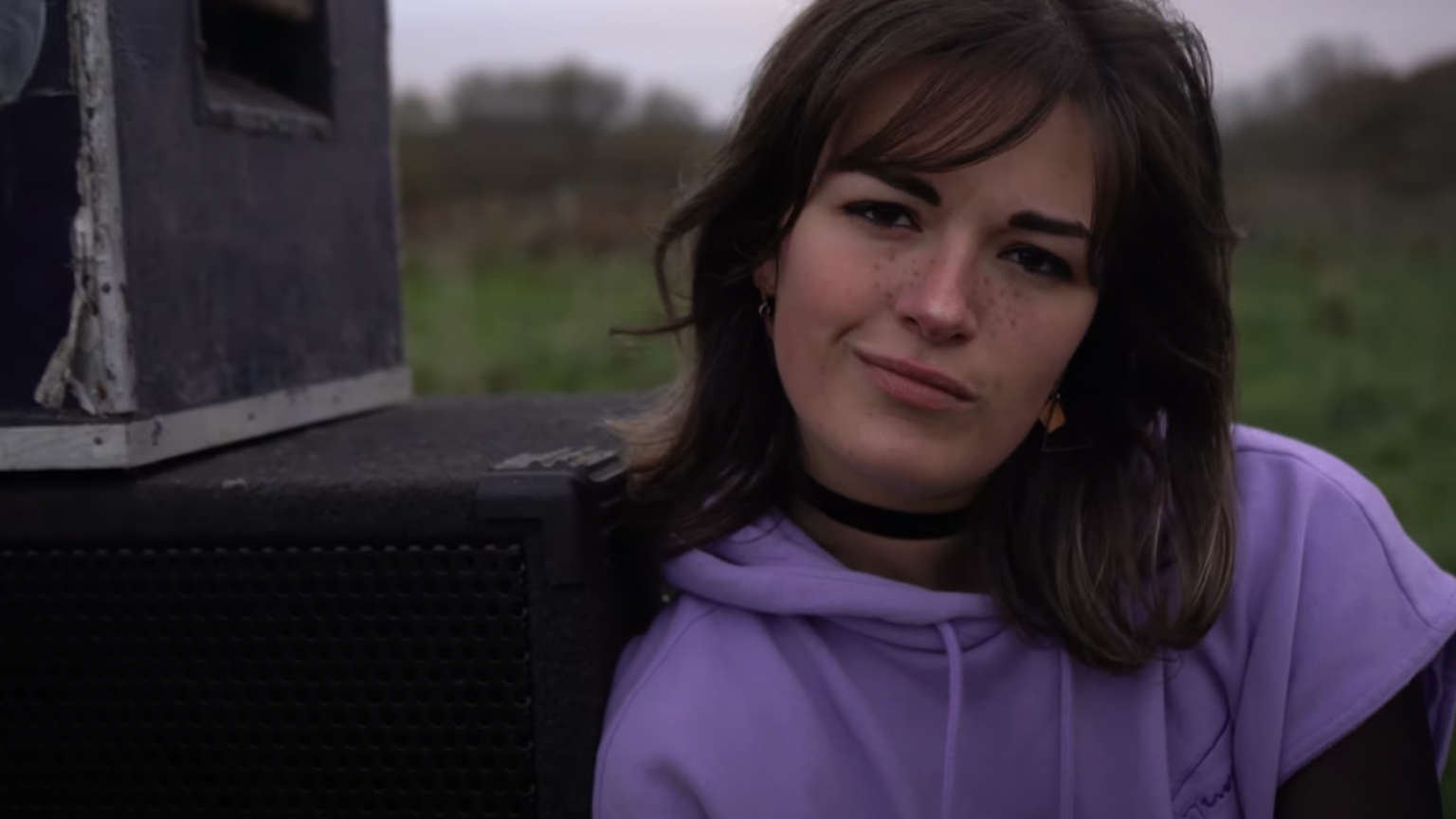 Joséphine Blanc se dresse contre le « Menteur » pour son nouveau clip photo de Joséphine Blanc se dresse contre le « Menteur » pour son nouveau clip