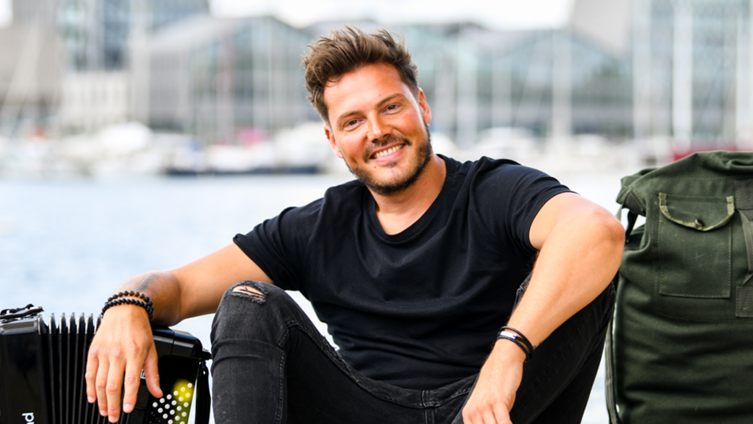 photo de Mikaël VIGNEAU vient de dévoiler son nouveau clip « Bordeaux », une déclaration d'amour faite à cette ville dans laquelle il a grandi.