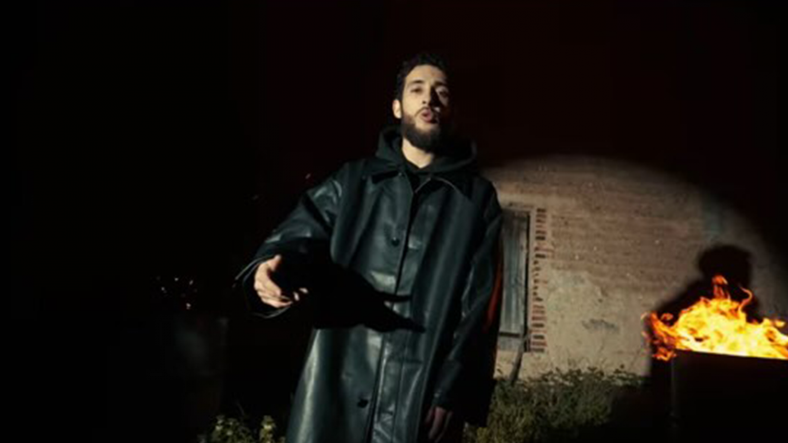 SAI DMN rappe sa « Vie d’avant » dans son nouveau clip photo SAI DMN rappe sa « Vie d'avant » dans son nouveau clip