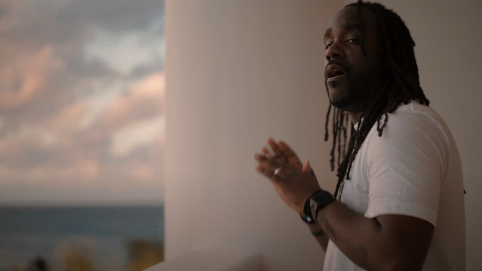 LeFLOFRANCO chante l’amour dans son nouveau clip « Partenaire de vie » photo de LeFLOFRANCO chante l'amour dans son nouveau clip « Partenaire de vie »