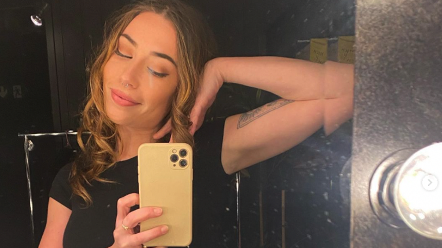 Shawna retourne en « ENFANCE » le temps d’un titre… photo de Shawna retourne en « ENFANCE » le temps d'un titre...