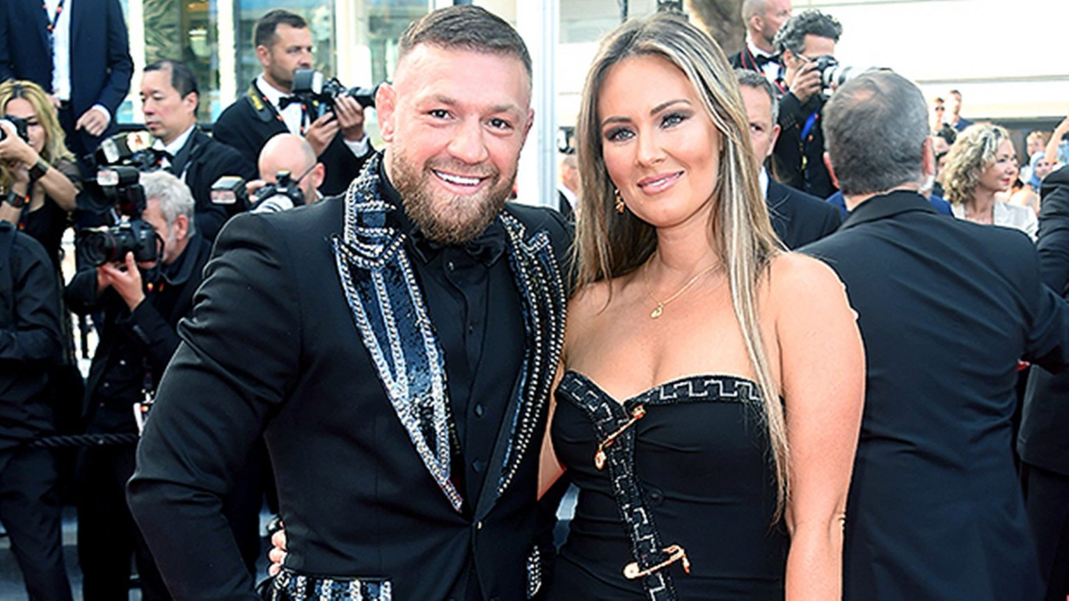 Dee Devlin va-t-elle se séparer de Connor McGregor suite aux accusations de viol ? Photo de Dee Devlin va-t-elle se séparer de Connor McGregor suite aux accusations de viol ?