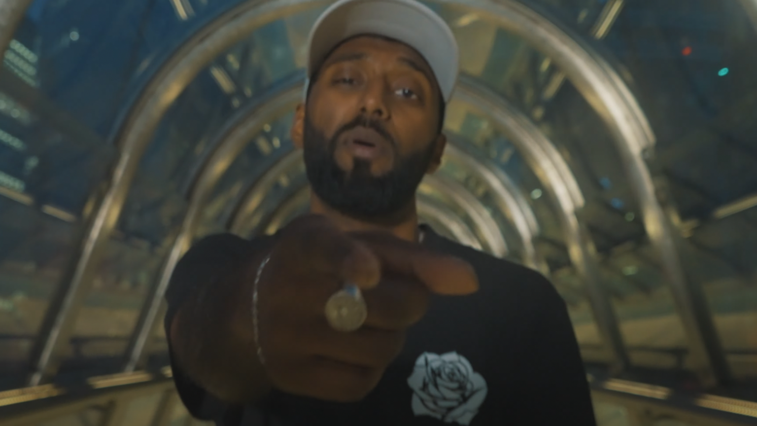 AKN est dans la « TrapHouse » comme never dans son nouveau clip photo AKN est dans la « TrapHouse » comme never dans son nouveau clip