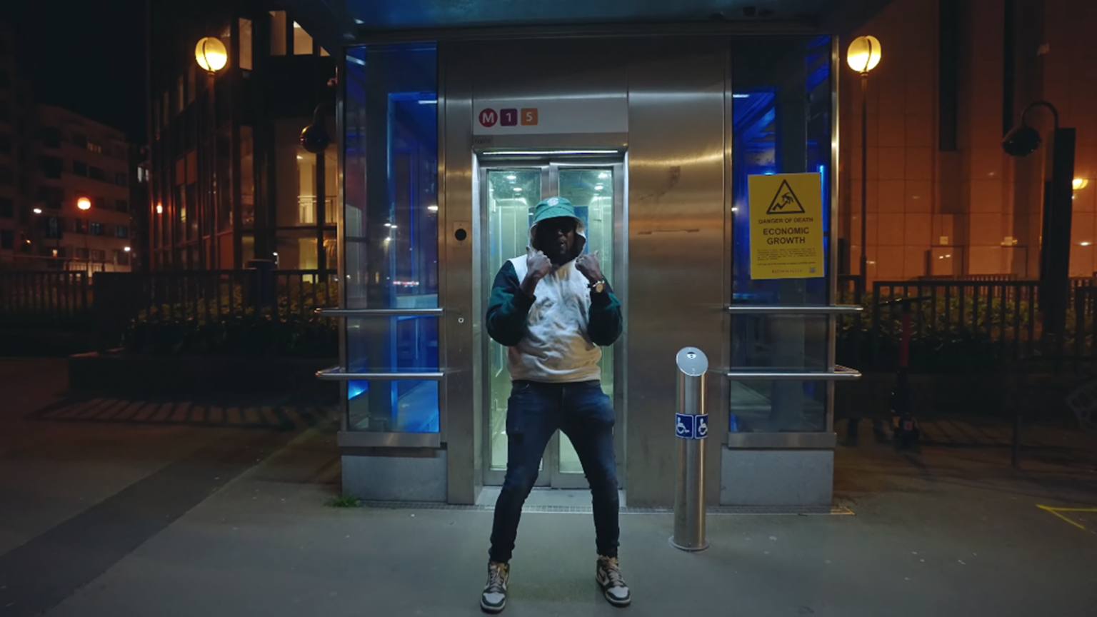 Jetez un œil dans l’ « Angle Mort », le nouveau clip de Zara Tosta photo Jetez un œil dans l' « Angle Mort », le nouveau clip de Zara Tosta