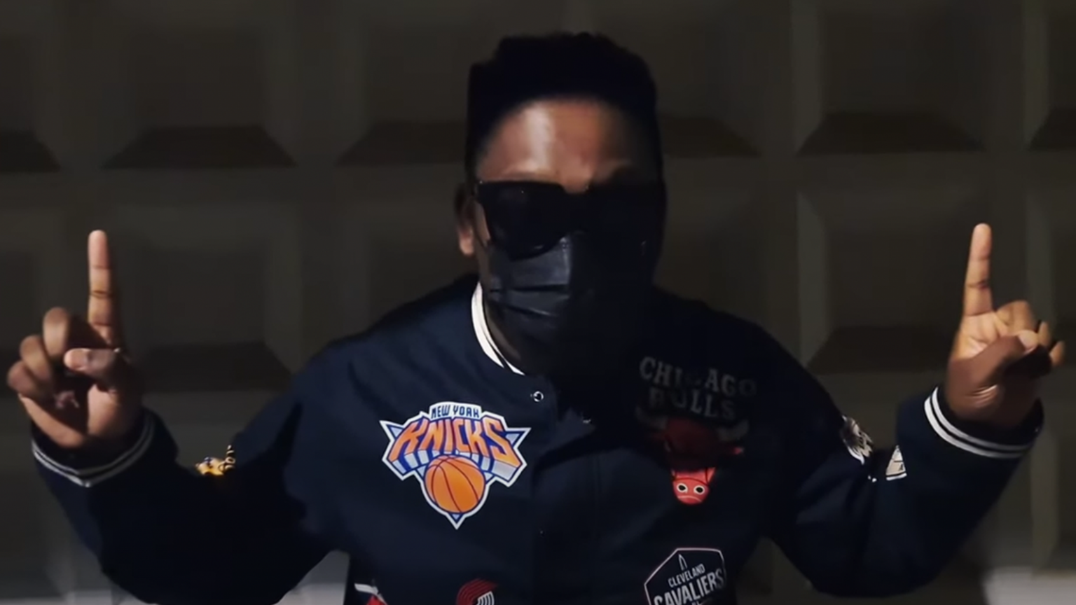 BILLIONGA tire à balle réelle dans son nouveau clip « Barillet » photo de BILLIONGA tire à balle réelle dans son nouveau clip « Barillet »