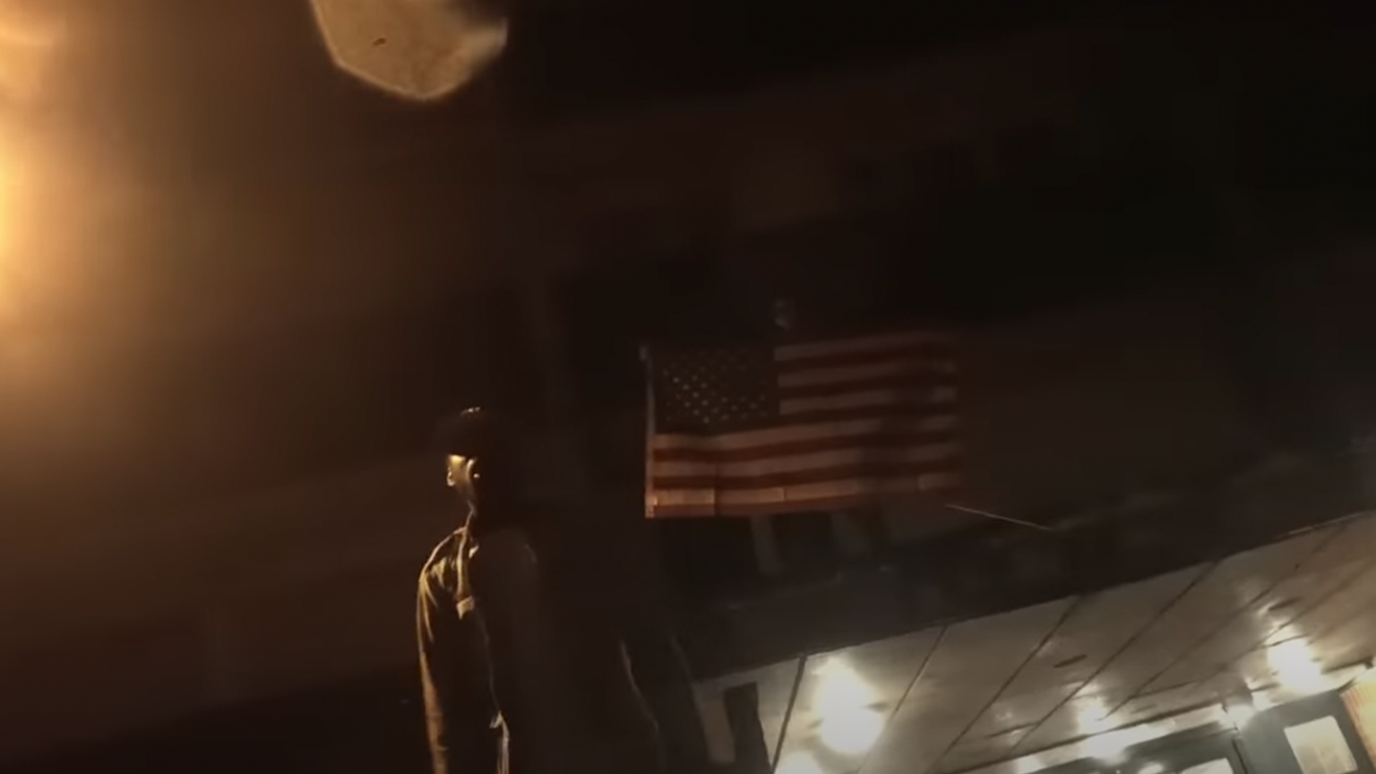 DOLLAR RENOIRE a « VUE SUR LA RUE » dans son nouveau clip photo de DOLLAR RENOIRE a « VUE SUR LA RUE » dans son nouveau clip