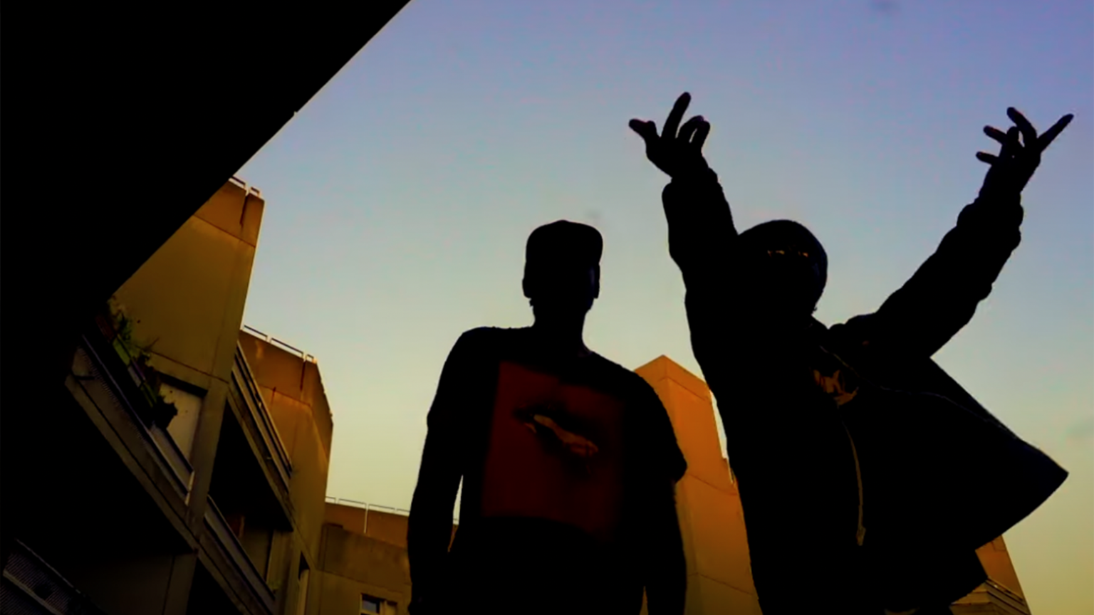 DOLLAR RENOIRE rappe pour le « 93 CORNER » pour son nouveau clip photo de DOLLAR RENOIRE rappe pour le 93 CORNER pour son nouveau clip