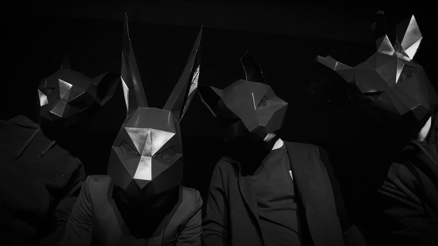 Empire of Sound, en mode « Flexing » pour son nouveau clip photo de Empire of Sound, en mode « Flexing » pour son nouveau clip