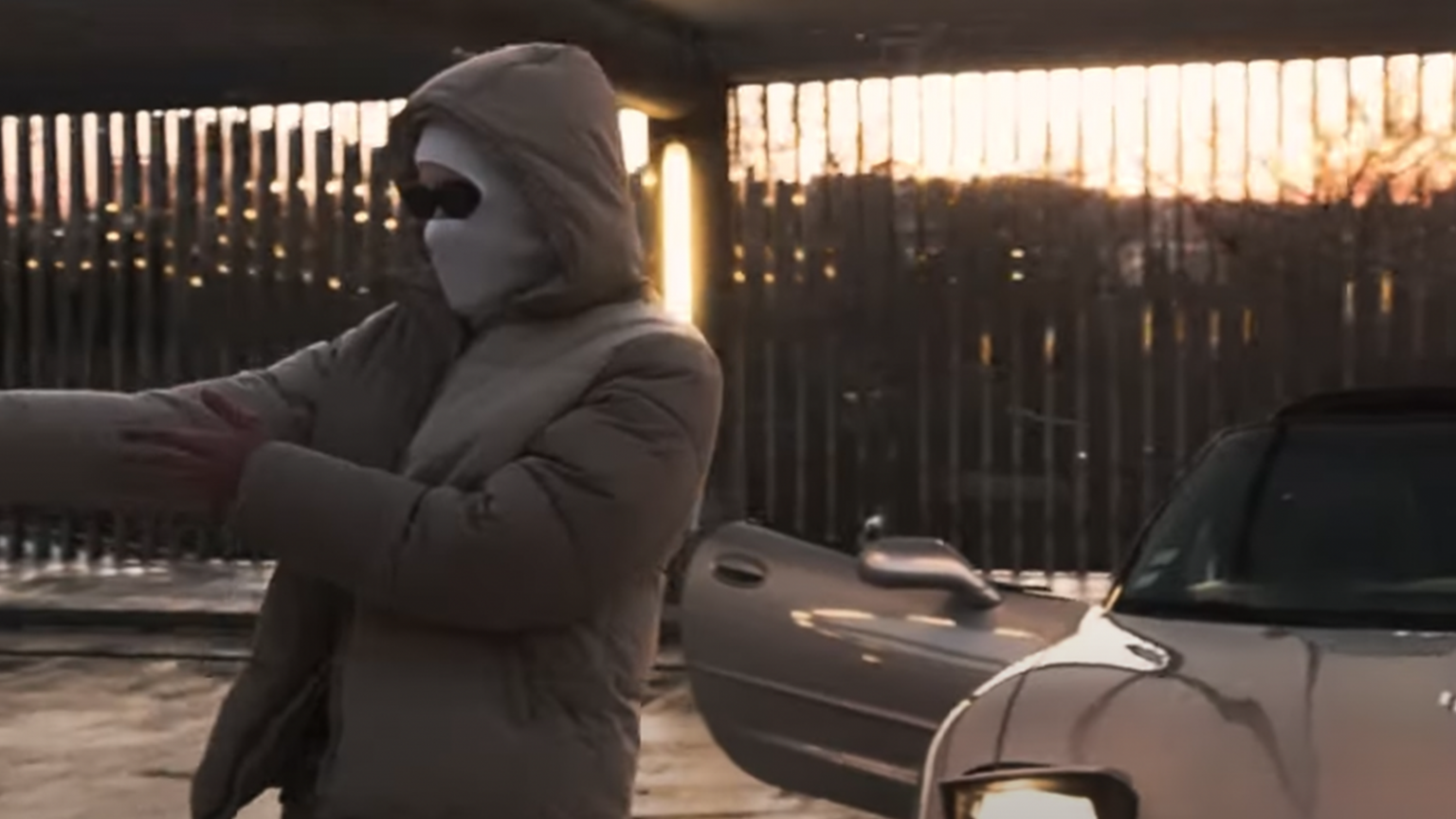Kayzer est trop stylé dans son nouveau clip « SIDE » photo de Kayzer est trop stylé dans son nouveau clip « SIDE »