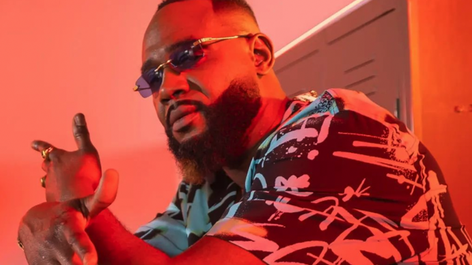 LEKOFF fait les choses « 100 REGRETS » dans son nouveau clip photo de LEKOFF fait les choses « 100 REGRETS » dans son nouveau clip