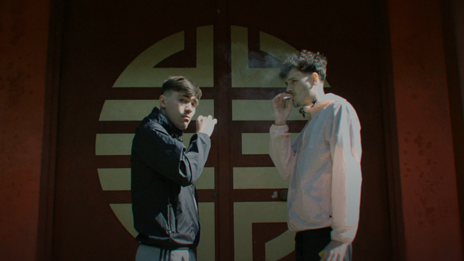 Pablito et Larka sont borderline dans leur nouveau clip « Chimères » photo de Pablito et Larka sont borderline dans leur nouveau clip « Chimères »