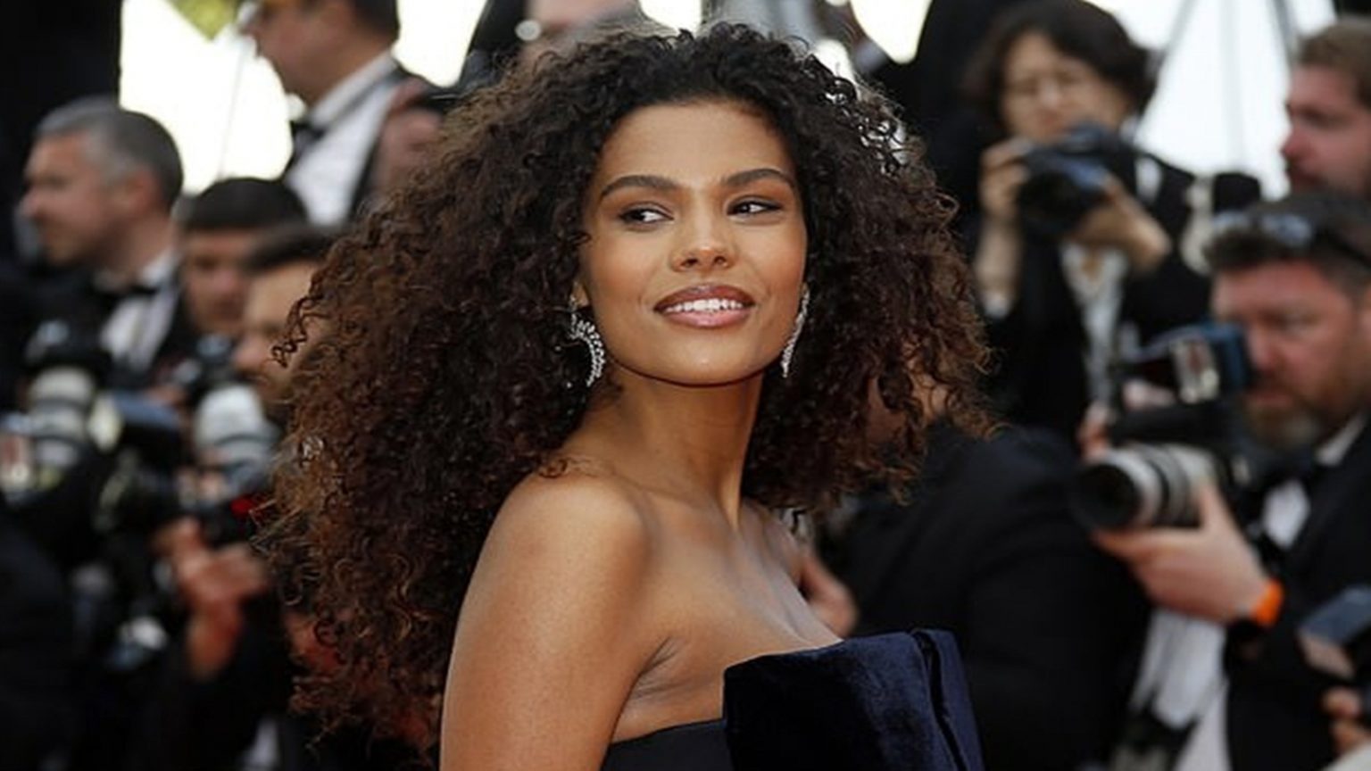 Mais, qui est Tina Kunakey, la mannequin française qu’on a récemment aperçue avec Adele Exarchopoulos Photo de Mais qui est Tina Kunakey, la mannequin française qu'on a récemment aperçu avec Adele Exarchopoulos