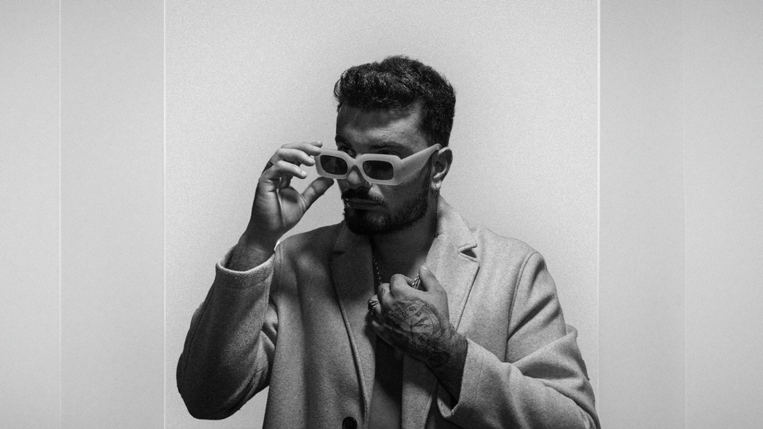 ALX est complètement « Loco » dans son nouveau titre… Photo de ALX est complètement « Loco » dans son nouveau titre...
