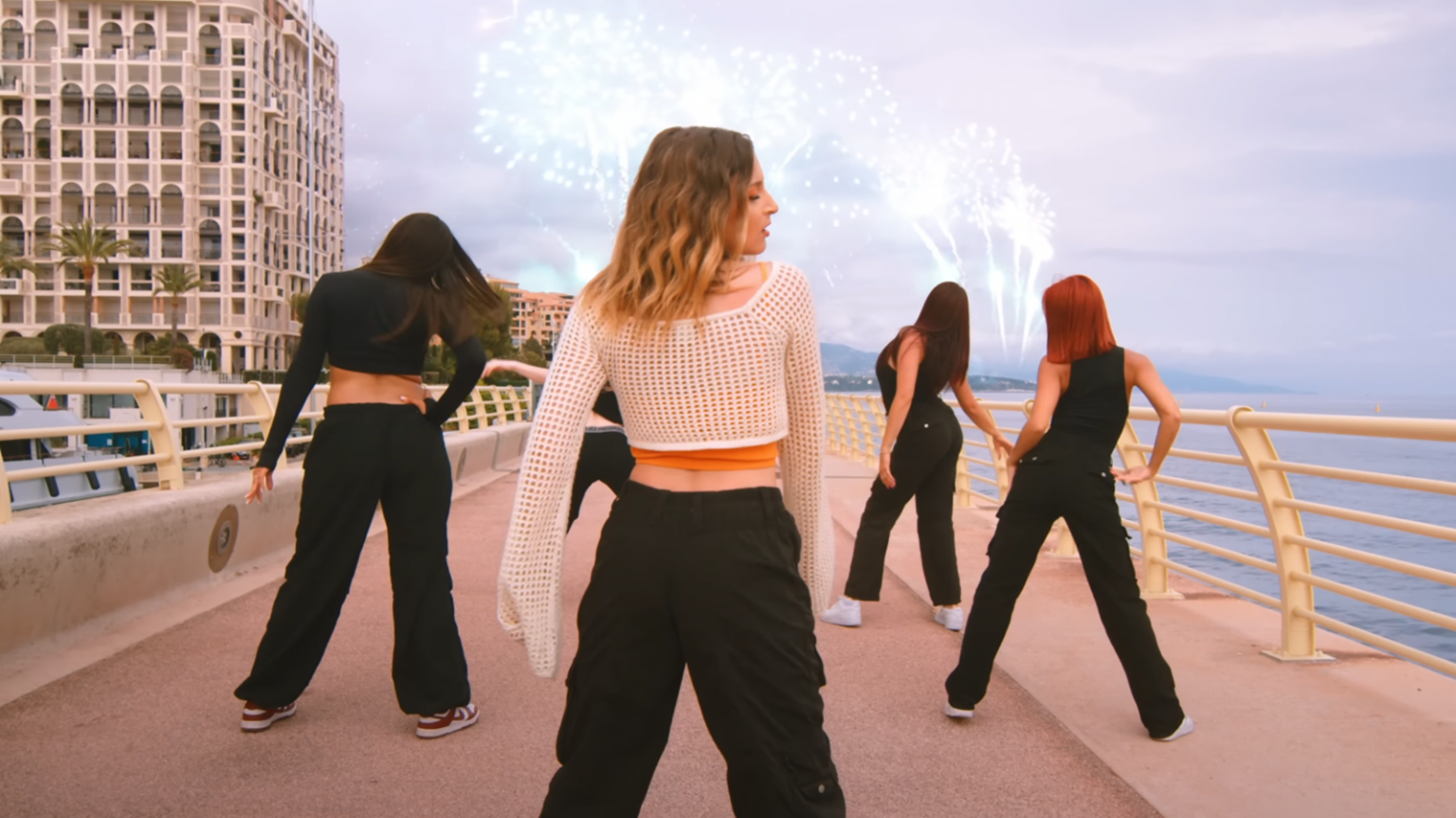 Photo de Ça fait « Boum Boum » dans le nouveau clip d'Olivia Dorato !