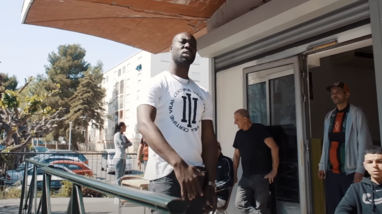 Juicy P envoie du lourd dans son dernier clip « KSS » Photo de Juicy P envoie du lourd dans son dernier clip « KSS »