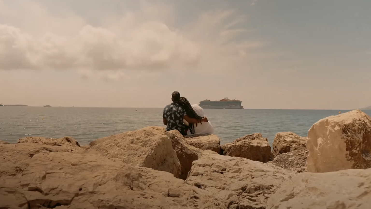 Kinzo raconte sa plus belle love story dans son nouveau clip « WARI » Photo de Kinzo raconte sa plus belle love story dans son nouveau clip « WARI »