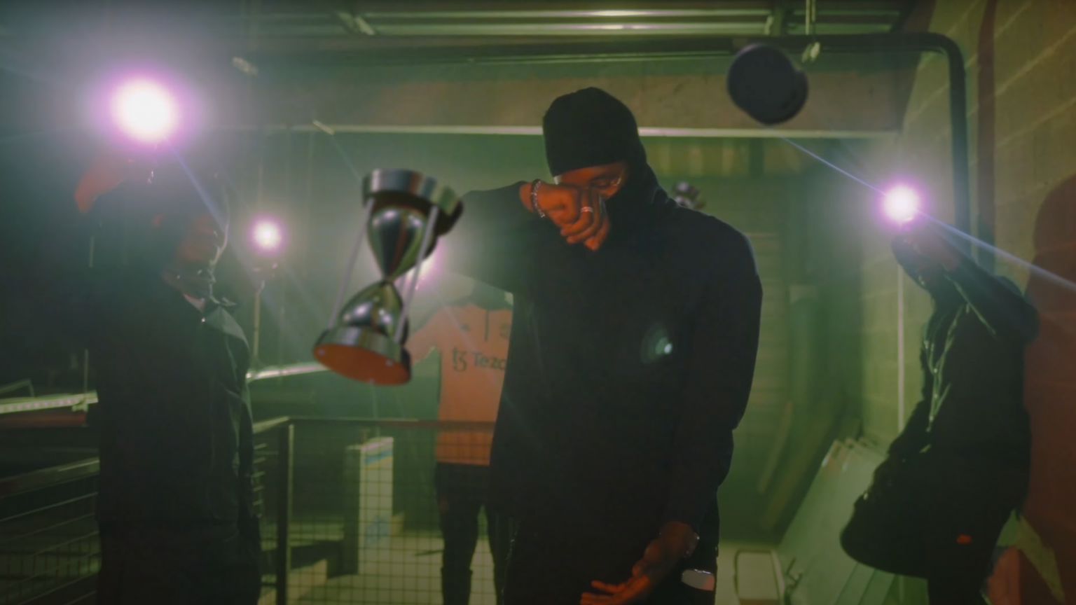 Le temps file dans le nouveau clip de Lvrix, « Sablier » Photo de Le temps file dans le nouveau clip de Lvrix, « Sablier »