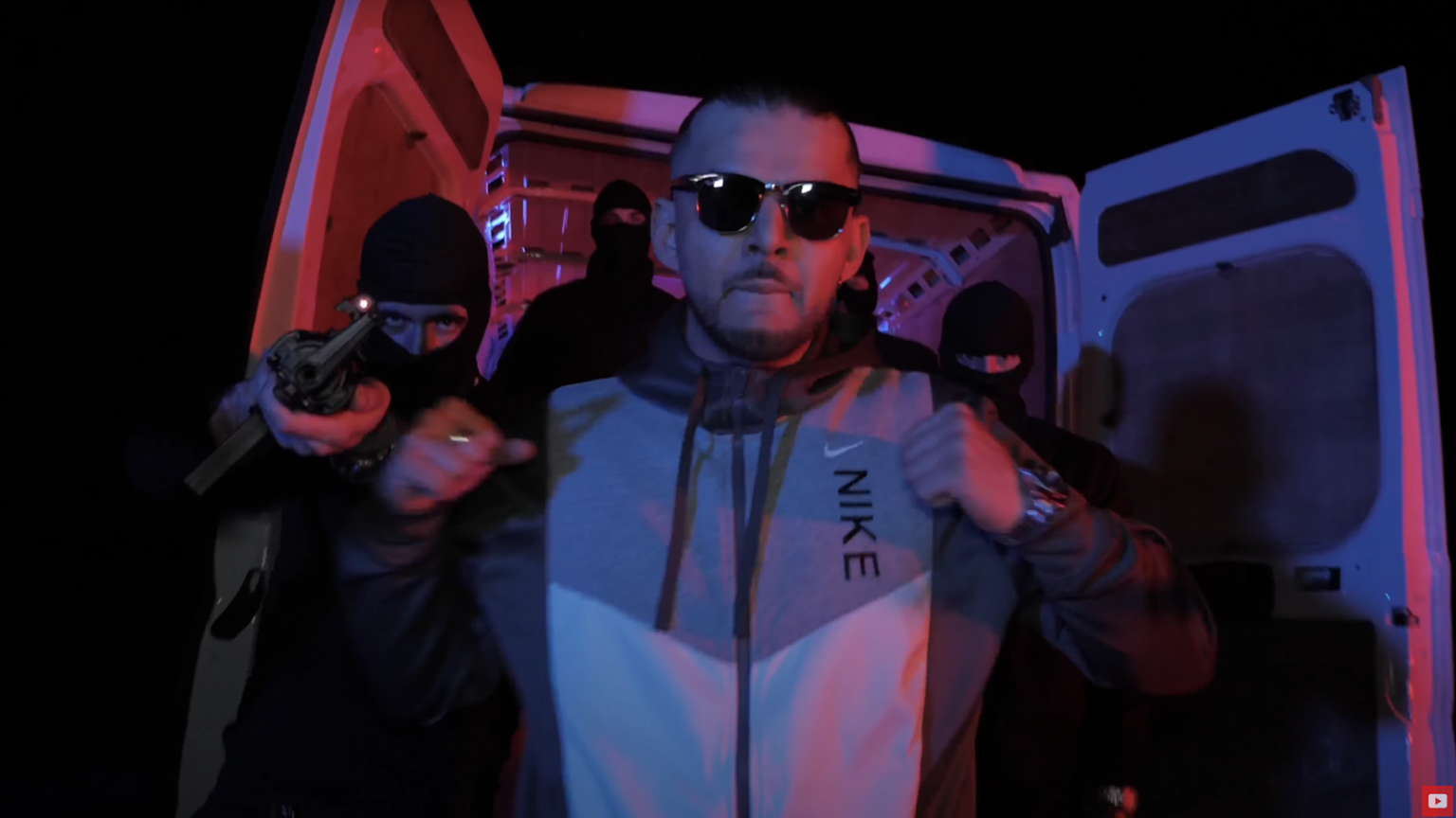 MC Santos en mode « Fast Life » dans son nouveau clip Photo de MC Santos en mode « Fast Life » dans son nouveau clip