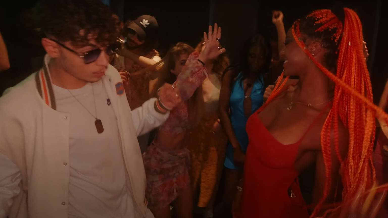 Mais qui est cette fameuse « Carolina » dans le nouveau clip de S’Paro..? Photo de Mais qui est cette fameuse « Carolina » dans le nouveau clip de S'Paro..?