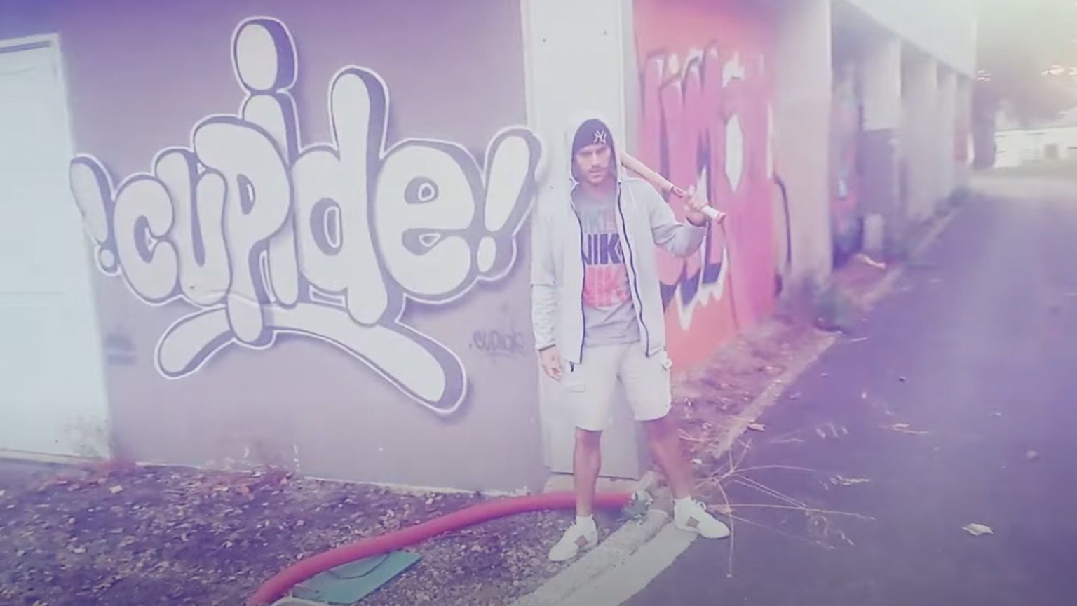 NINOFF est un gros « Barjot » pour son nouveau clip Photo de NINOFF est un gros Barjot pour son nouveau clip