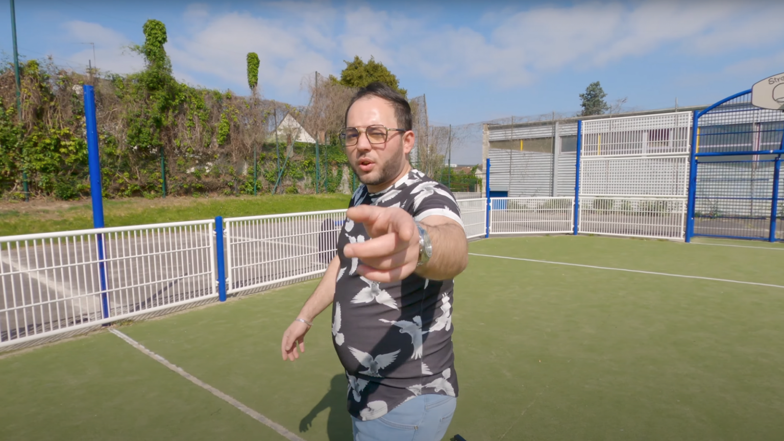 Sinan, aussi fort de « Popeye » dans son nouveau clip Photo de Sinan, aussi fort de « Popeye » dans son nouveau clip
