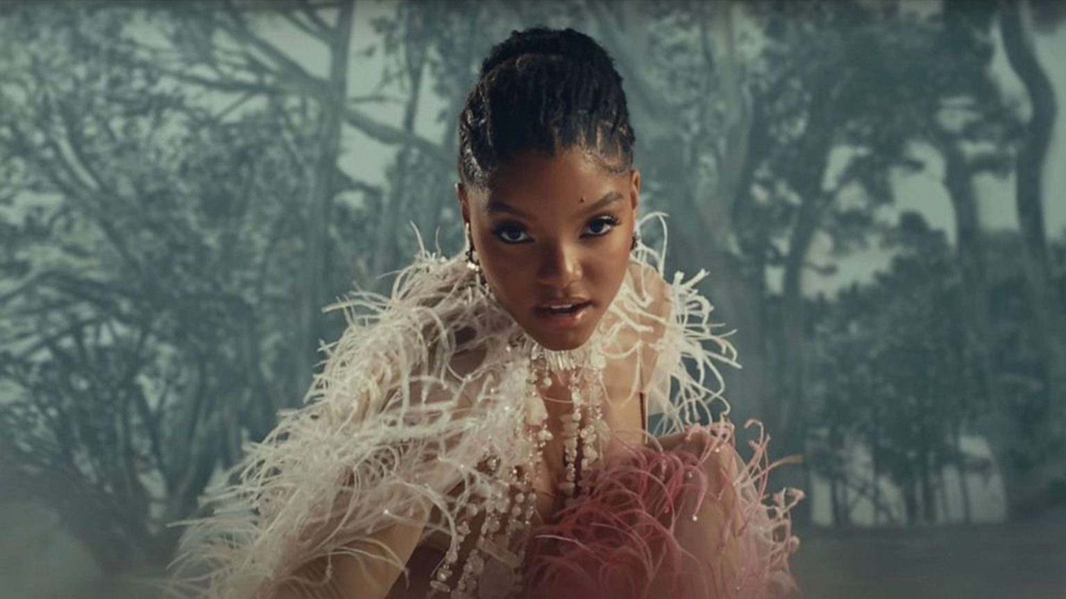 Photo de Halle Bailey, l’actrice de « La petite sirène » dévoile son premier clip en solo