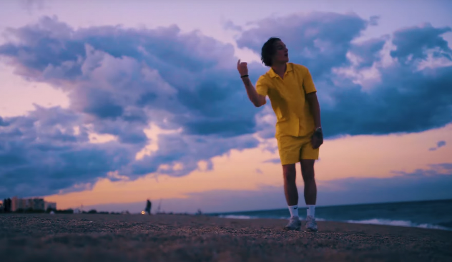 C’est la « FOLIE » dans le nouveau clip de GSO Photo de C'est la « FOLIE » dans le nouveau clip de GSO