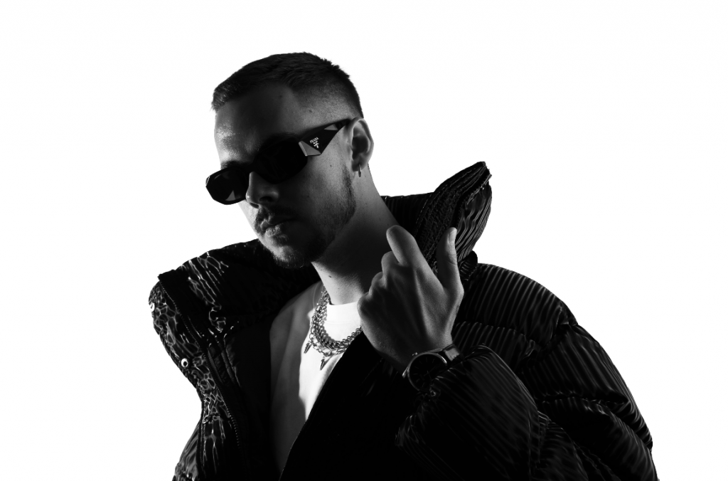Photo de Photo de Découvrez « Doudou », cette petite douceur afrobeat qui nous a touché en plein coeur signée Alex Mallow