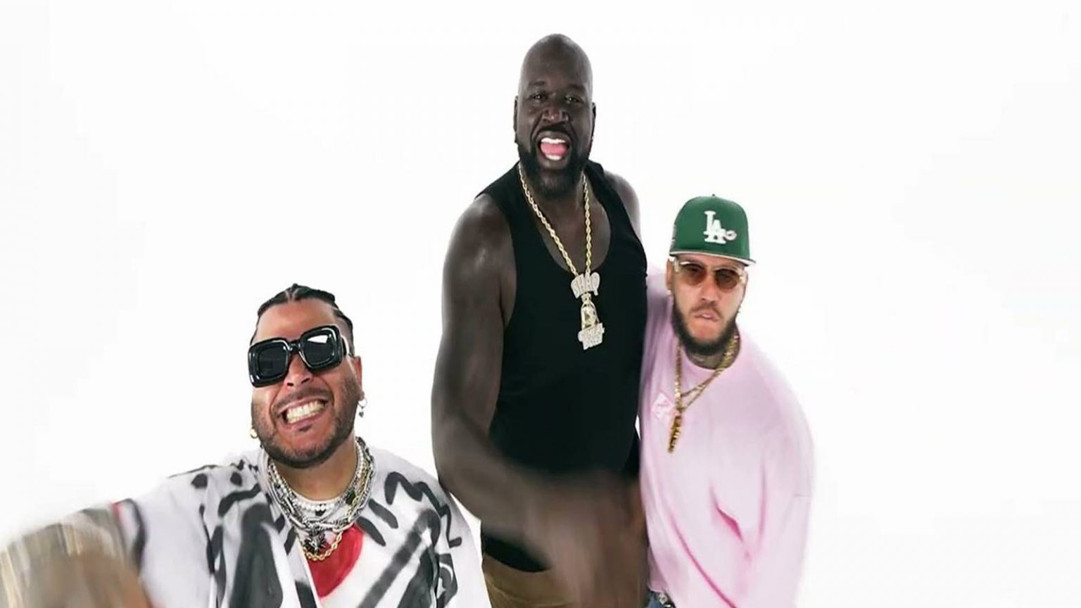 Shaquille O’Neal et Coyote viennent de lâcher un clip de rap stratosphérique… Photo-de-Shaquille-ONeil-et-Coyote-viennent-de-lacher-un-clip-de-rap-stratospherique