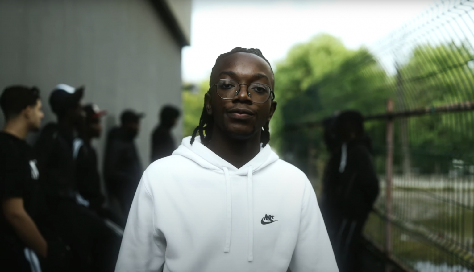 Photo de Laissez-vous envouter par « DINA SANICHAR », le nouveau clip de LEY