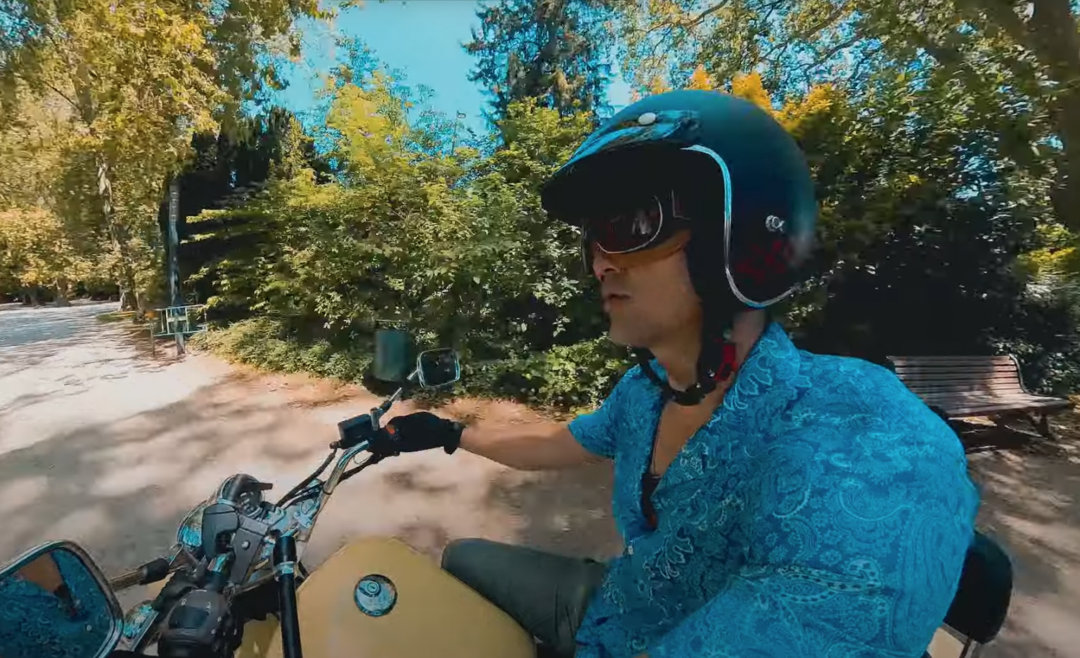 Découvrez « All Around Me », le nouveau clip poétique signé FLEUR Photo de Découvrez « All Around Me », le nouveau clip poétique signé FLEUR