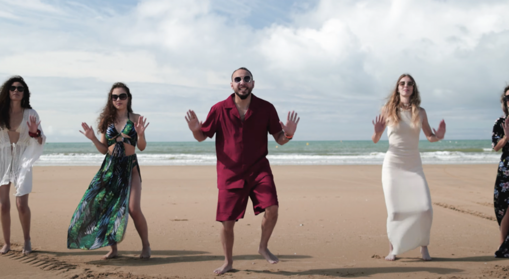 Photo de MATTKILLA revisite le hit « TIC TIC TAC » dans son nouveau clip