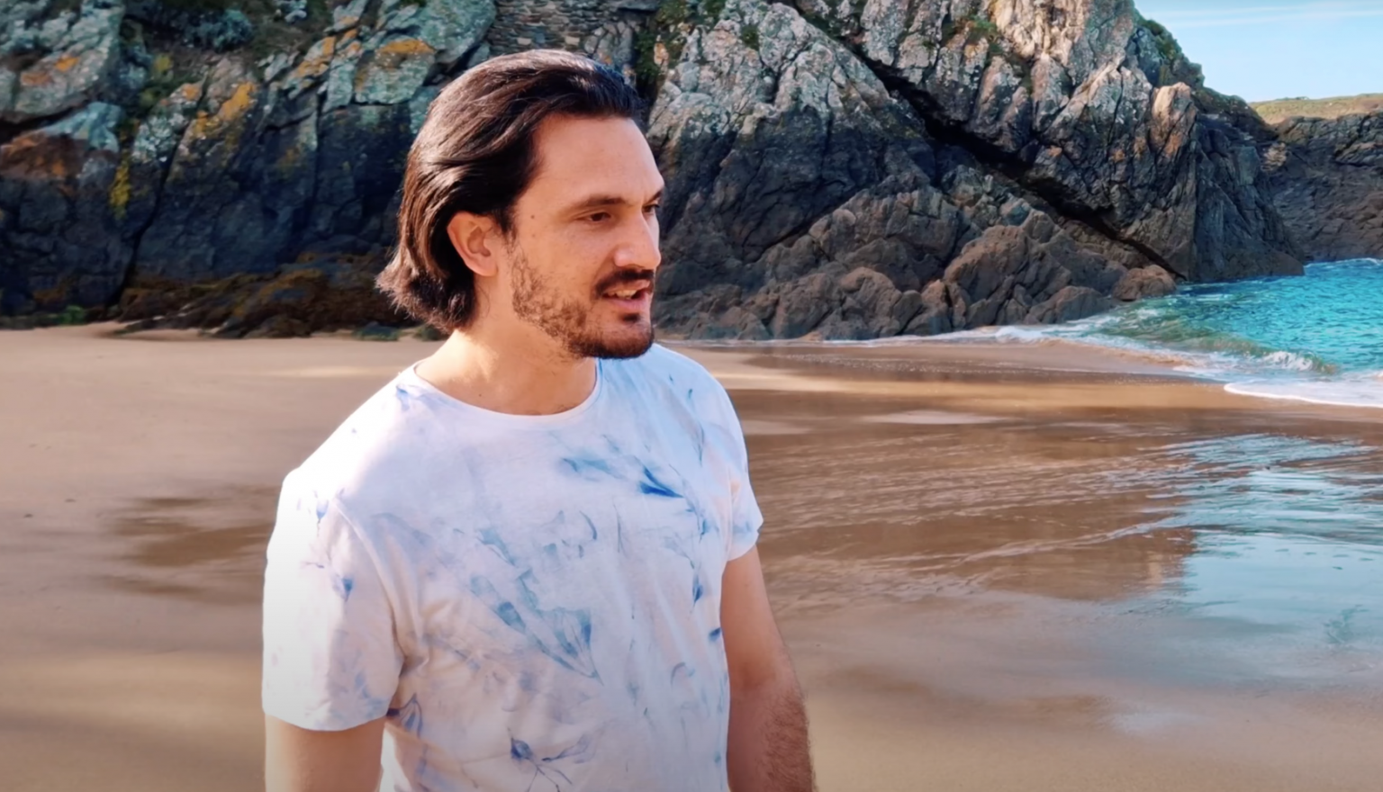 « Partons Loin » avec le nouveau clip de Nicolas Belaire… Photo de « Partons Loin » avec le nouveau clip de Nicolas Belaire...