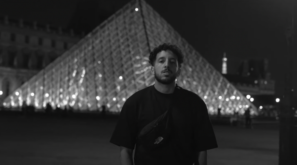 Vibrez avec « La mélancolie des grands cœurs », le nouveau clip de ilyes Photo de Vibrez avec « La mélancolie des grands cœurs », le nouveau clip de ilyes