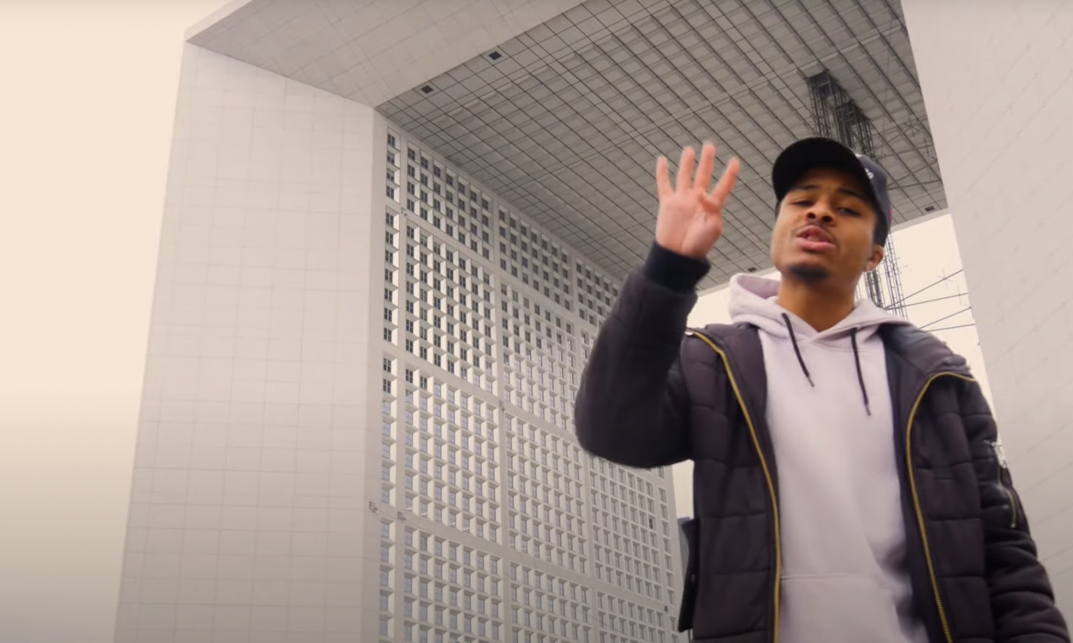 Kerloxx envoie du lourd dans son nouveau clip « Bill Gates » Photo de Kerloxx envoie du lourd dans son nouveau clip « Bill Gates »