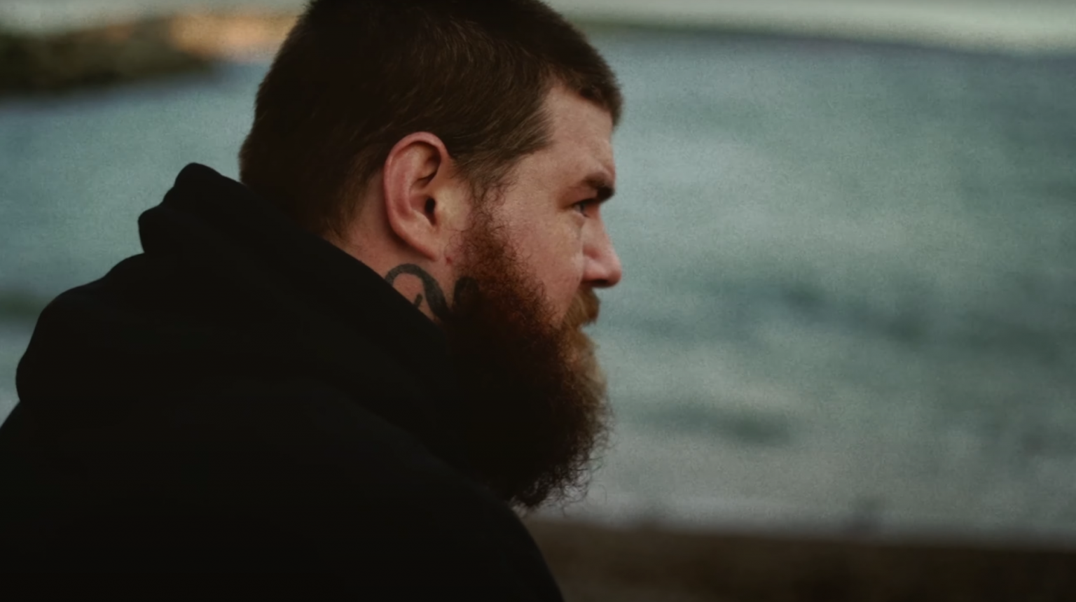 WARLOCK, FRAGOULER et LASCAR sont « PRIS DANS LA HAINE » dans leur nouveau clip Photo de WARLOCK X FRAGOULER X LASCAR sont « PRIS DANS LA HAINE » dans leur nouveau clip