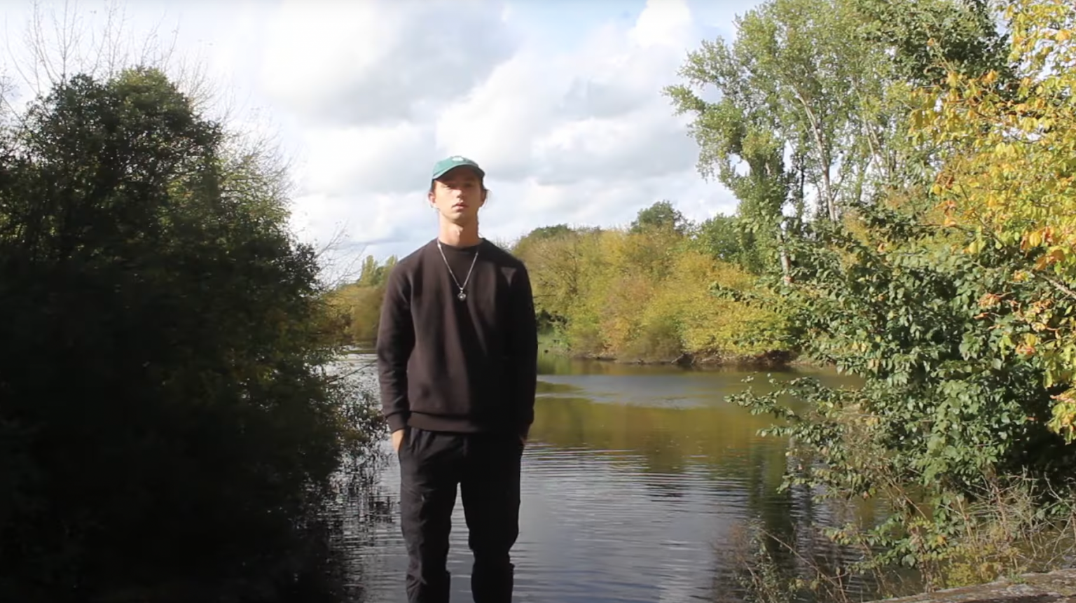 HORUS R tire sur notre corde sensible avec son nouveau clip « Loca » Photo de HORUS R tire sur notre corde sensible avec son nouveau clip « Loca »