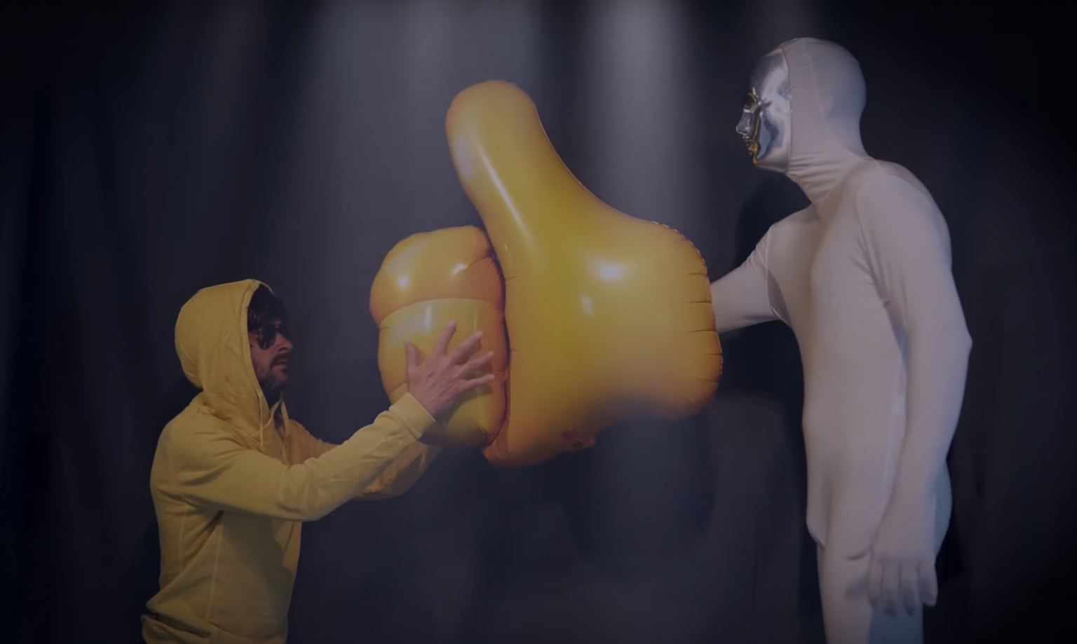 On a « Liké » le nouveau clip d’Happy Flou Photo de On a « Liké » le nouveau clip d'Happy Flou
