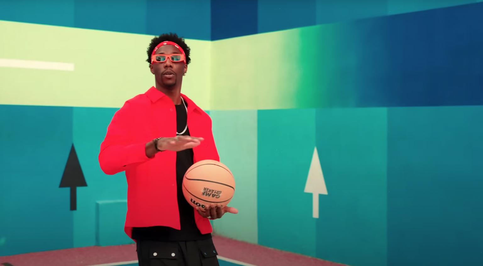 Labrik y va tout « Doucement » dans son nouveau clip Photo de Labrik y va tout « Doucement » dans son nouveau clip