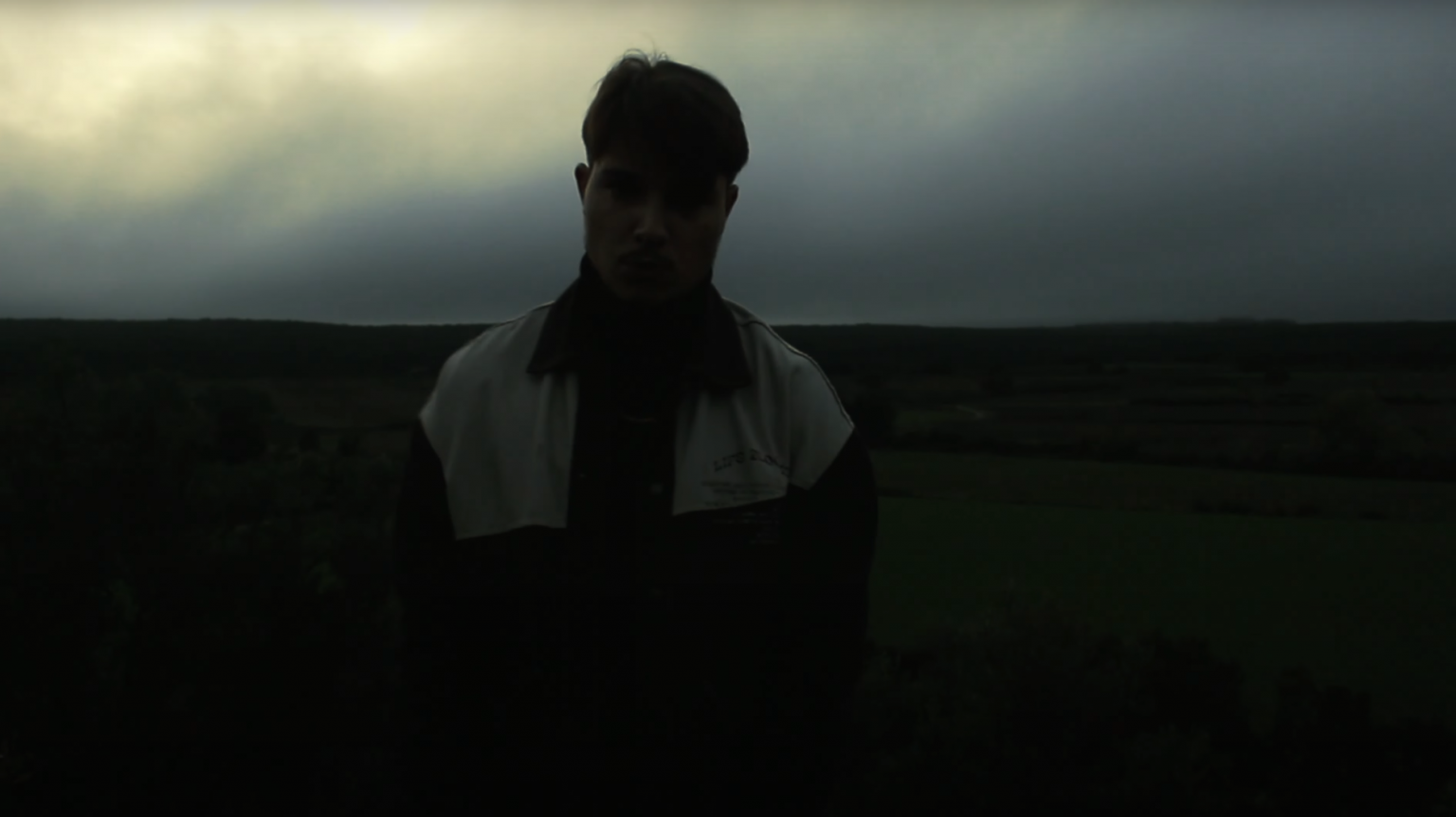 Lacriz fait les choses bien dans son nouveau clip « Elocution » Photo de Lacriz fait les choses bien dans son nouveau clip « Elocution »