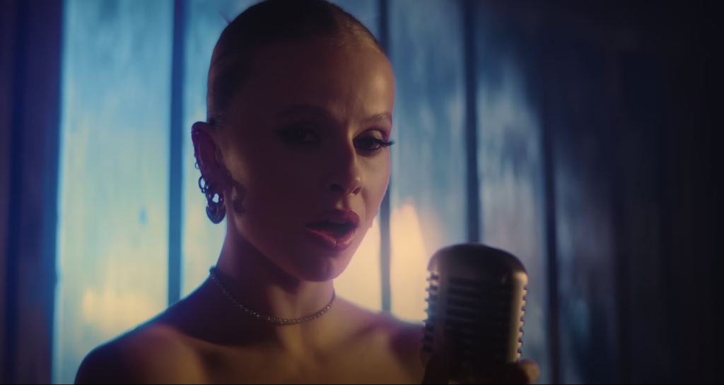 Photo de Carla Dona (Star Academy), se dévoile dans son nouveau clip « Libre »