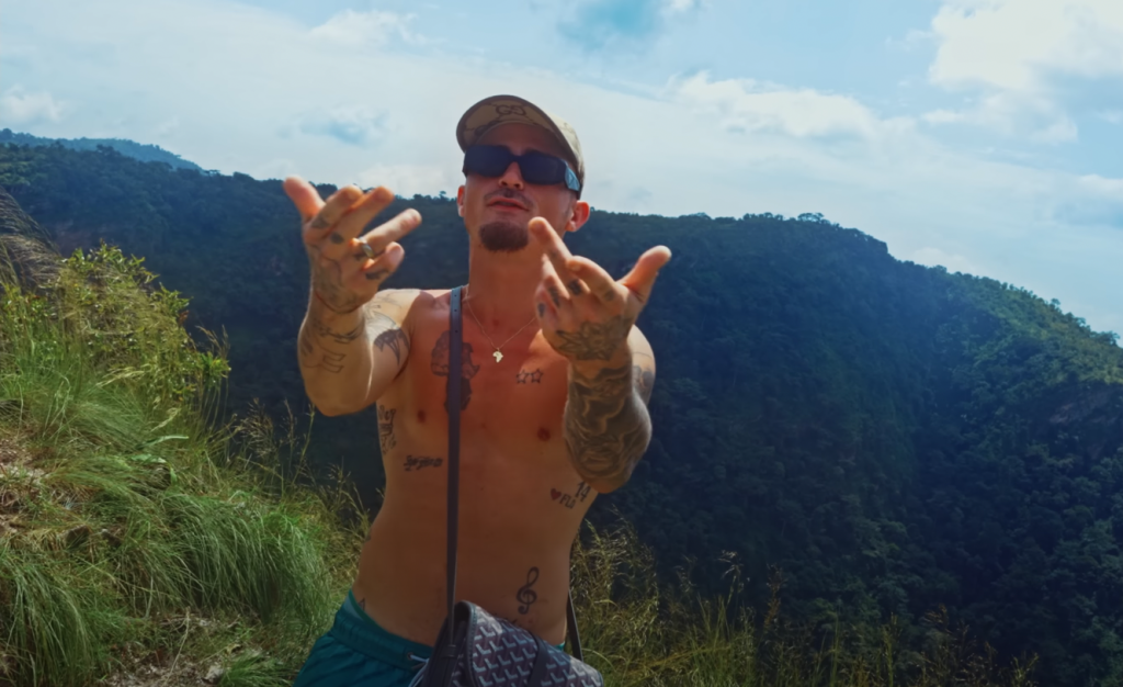 Rendez-vous au Togo pour « A L’ ÉPOQUE », le nouveau clip de RK’M Photo de Rendez-vous au Togo pour « A L' ÉPOQUE », le nouveau clip de RK'M