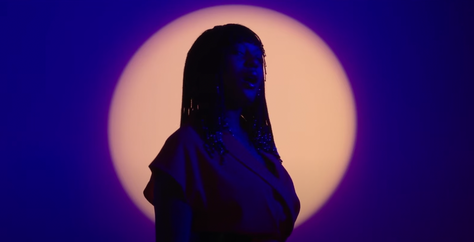 Laissez-vous entrainer par « Dis-Le Moi », le nouveau clip de Saandia Photo de Laissez-vous envouter par « Dis-Le Moi », le nouveau clip de Saandia
